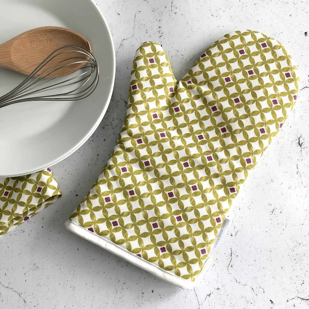 Chartreuse Green and Amethyst Purple Mediterranean Tile Style Paola Oven Glove